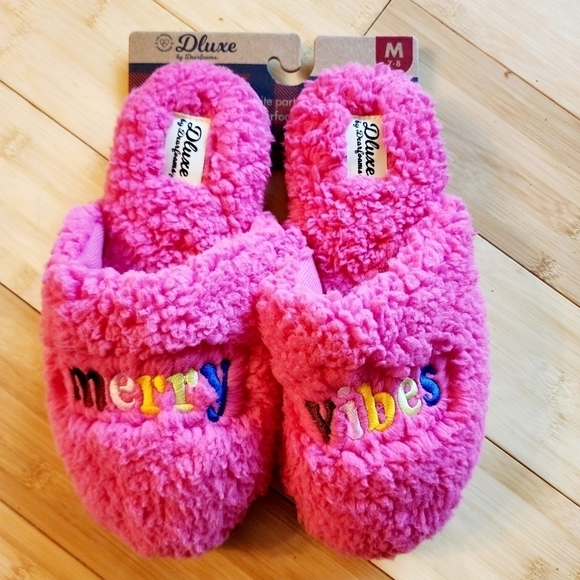 dluxe by Dearfoams Women's Merry Vibes Slide Slippers Bright Pink Christmas Gift - Picture 1 of 10